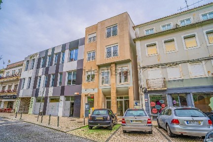 Apartamento T2 à venda no Largo dos Heróis de Naulila, 16