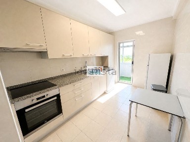 Apartamento T3 à venda em Guimarota