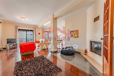 Apartamento T3 à venda na Rua João XXI, 2