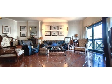Apartamento T4 à venda na Rua Doutor Leonel Sotto Mayor