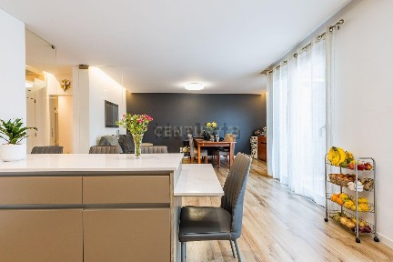 Apartamento T4 à venda na Rua dos Parceiros, 155