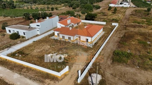 Moradia independente à venda em Póvoa da Isenta