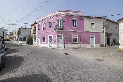 Valado dos Frades, Rua Professor Arlindo Varela
