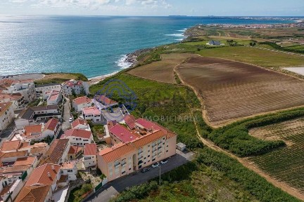 Apartamento T2 à venda na Rua Alberto Hipólito, 1 R/c 1º Es