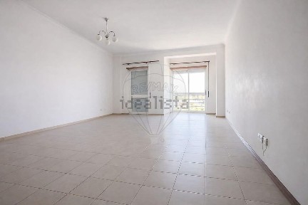 Apartamento T3 à venda na Rua da Policlínica