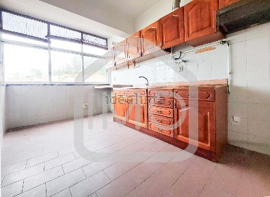Apartamento T3 à venda na Avenida Heróis do Ultramar