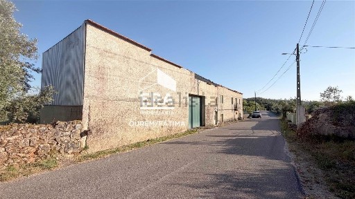 Moradia independente à venda em Freixianda - Ribeira do Fárrio - Formigais