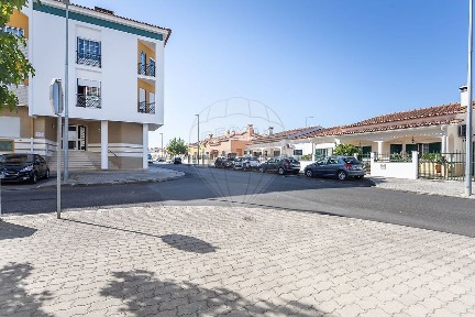 Moradia independente à venda em Almeirim