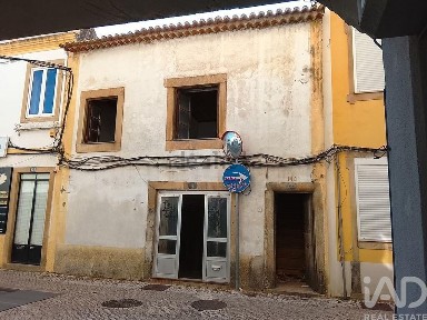 Moradia independente à venda em Tomar e Santa Maria dos Olivais