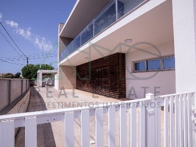 Moradia independente à venda em Salreu
