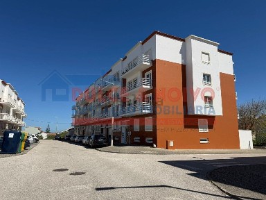 Apartamento T4 à venda na Rua Amália Rodrigues, 5