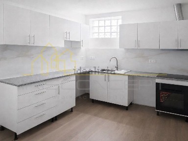 Apartamento T1 à venda em Colmeias e Memória