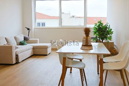 Apartamento T1 à venda na Rua da Encosta do Castelo, 12