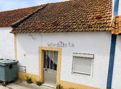 Moradia independente à venda em Almoster