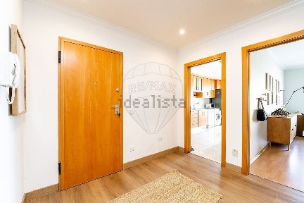 Apartamento T3 à venda na Estrada Principal