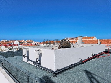 Apartamento T3 à venda na Praça Outeiro da Aroeira