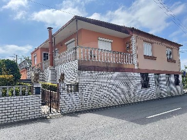 Moradia independente à venda na Rua do Beduido