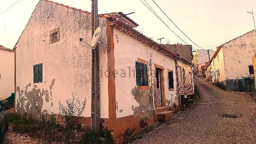 Moradia independente à venda em Casais e Alviobeira