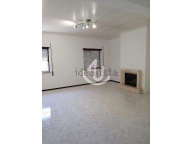 Apartamento T2 à venda em Alcobaça e Vestiaria