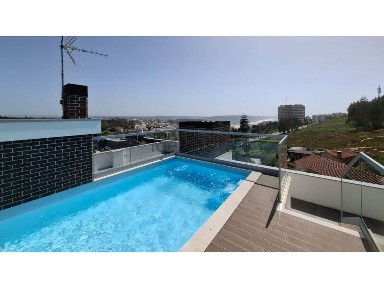 Apartamento T3 à venda na Rua Mar Santo, 8