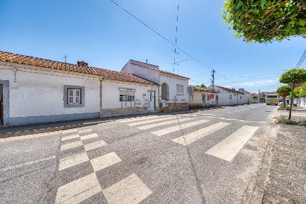 Moradia geminada à venda na Rua Cabo das Casas