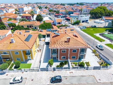 Moradia geminada à venda na Rua Moita Macedo