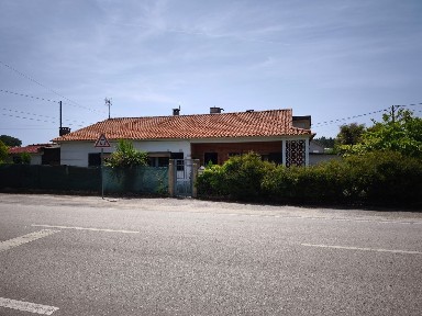 Moradia independente à venda em Vilarinho do Bairro