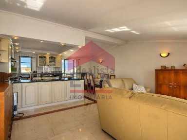 Apartamento T3 à venda na Travessa do Cais