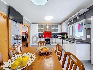 Apartamento T4 à venda na Rua do Sol Nascente