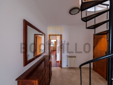 Apartamento T4 à venda na Rua Doutor Alcino Coelho