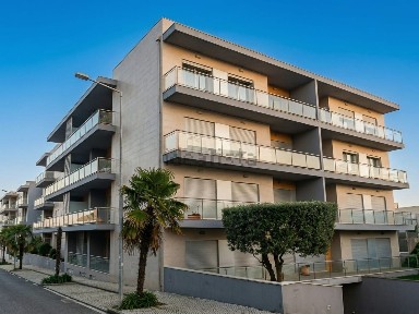 Apartamento T3 à venda na Rua Comandante Alves