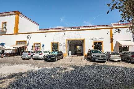 Arrendamento de espaço comercial na Rua do Teatro