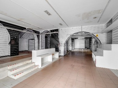 Arrendamento de espaço comercial na Rua de Serpa Pinto, 53