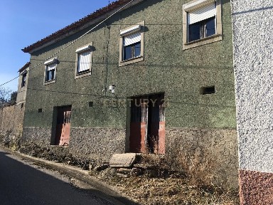 Moradia independente à venda em Moita