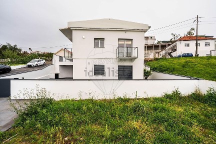 Apartamento T2 à venda na Rua do Arraial