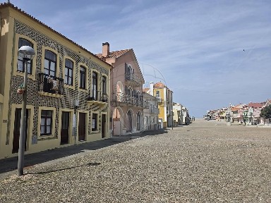 Moradia em banda à venda no Largo da Varina