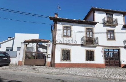 Moradia independente à venda no Largo São Gonçalo