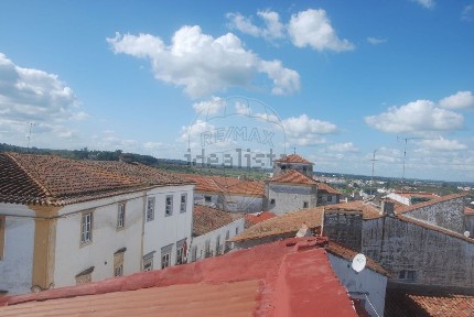 Arrendamento de espaço comercial na Travessa do Serpe
