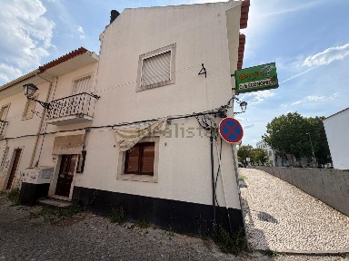 Moradia independente à venda em Tomar e Santa Maria dos Olivais