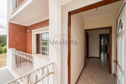 Moradia independente à venda em Oliveirinha