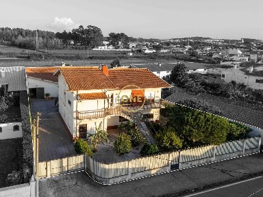 Moradia independente à venda em Paramos