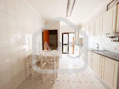 Apartamento T3 à venda na Avenida Heróis do Ultramar