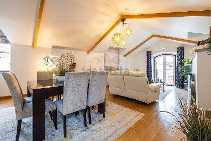 Apartamento T10 à venda na Rua Miguel Bombarda