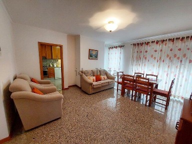 Apartamento T2 à venda na Avenida Marginal