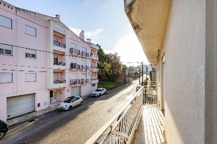 Apartamento T3 à venda na Rua das Grutas, 419
