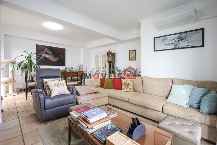 Apartamento T6 à venda na Barreira