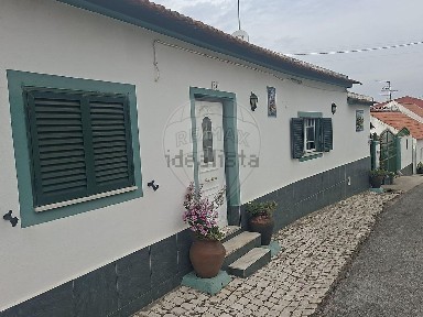 Moradia independente à venda em Raposa
