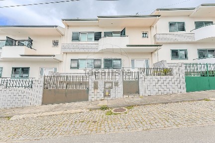 Moradia independente à venda na Rua Joaquim Domingues Maia