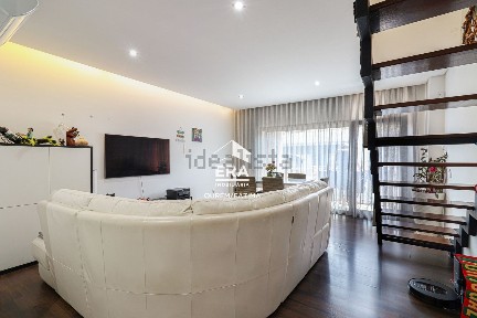 Duplex à venda na Rua Principal