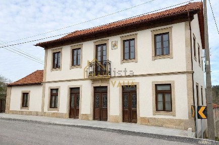 Moradia independente à venda no Centro de Oliveira de Azeméis